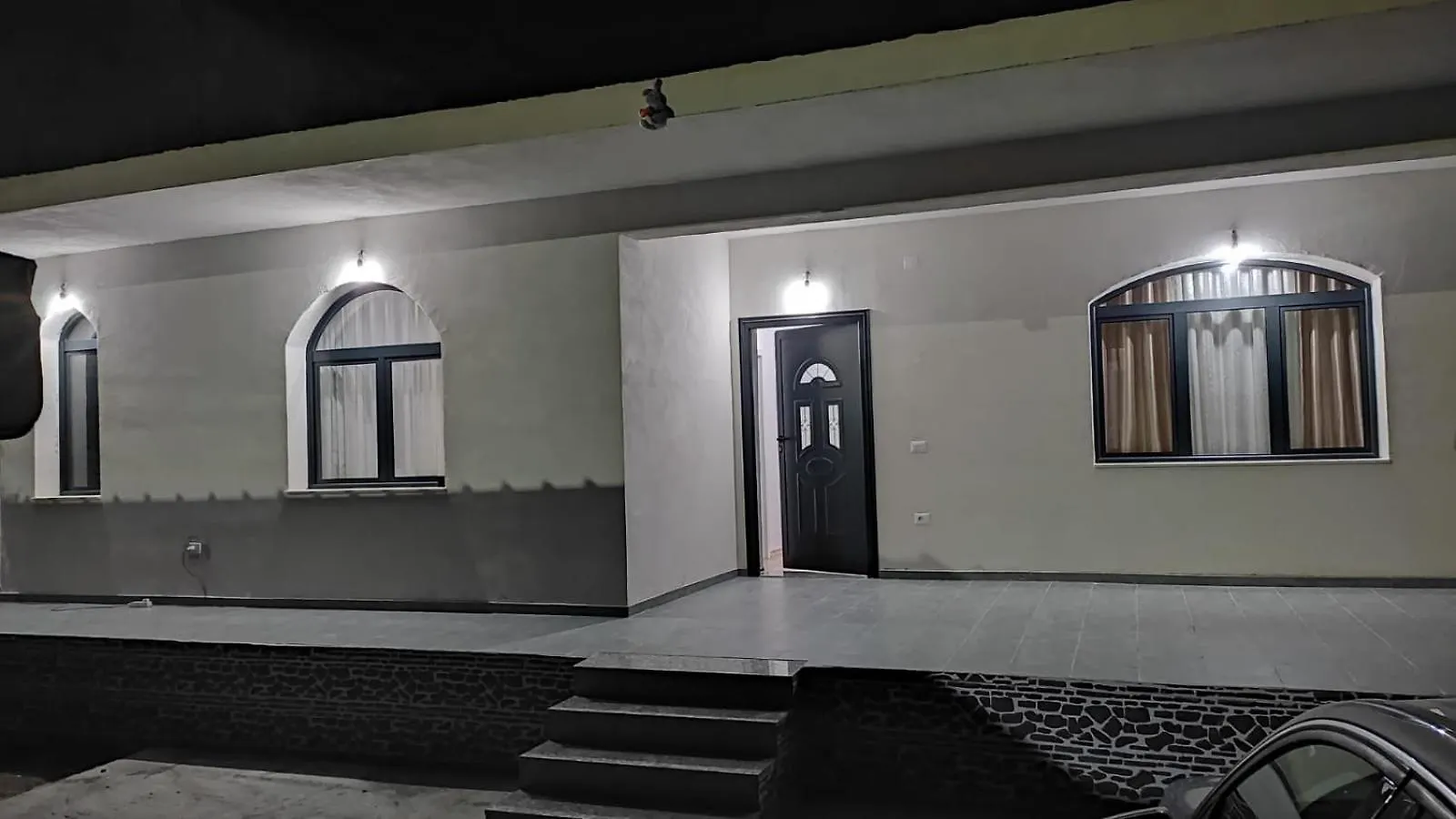 Vila F&L Vlorë ホームステイ